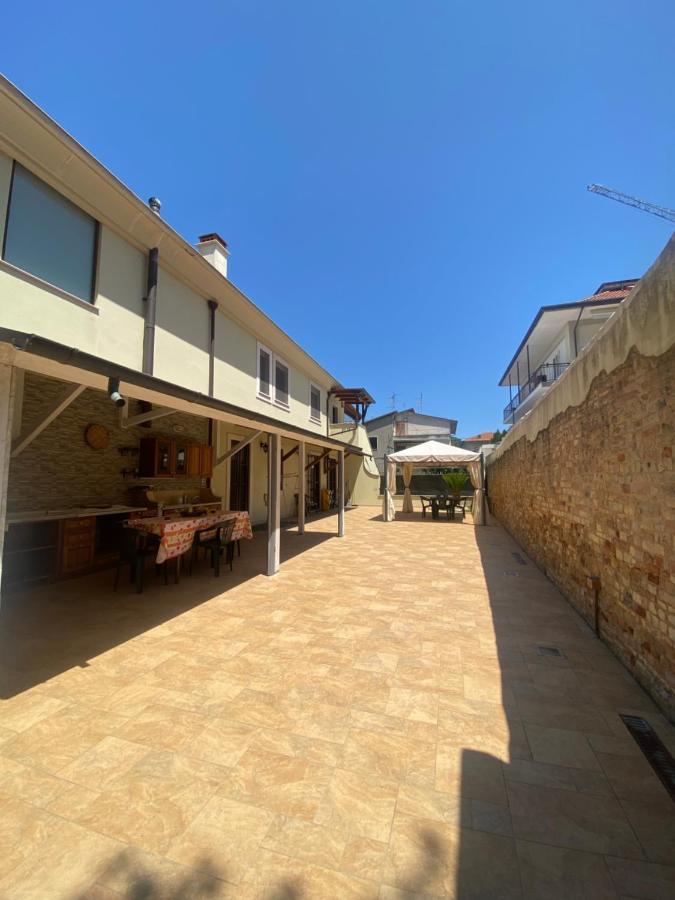 Caserma Guelfa - Casa Vacanza Chiarina Сан-Бенедетто-дель-Тронто Экстерьер фото